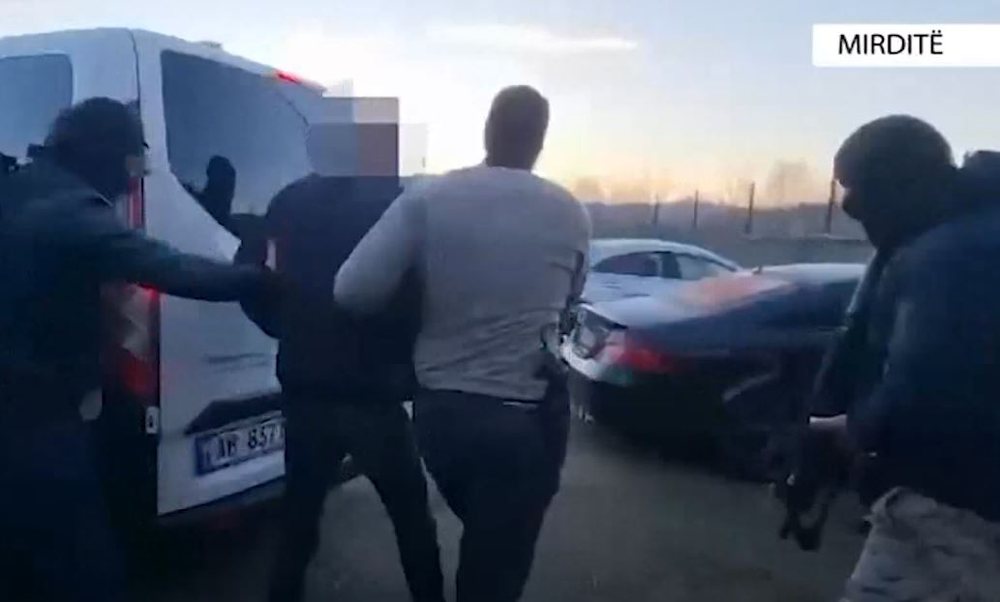I k&euml;rkuar nga drejt&euml;sia italiane, vihet n&euml; pranga i riu n&euml;