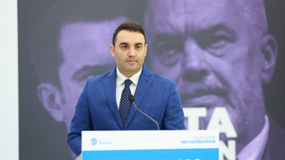 K&euml;lli&ccedil;i: Balla em&euml;roi n&euml; Agjencin&euml; e Pasurive t&euml;