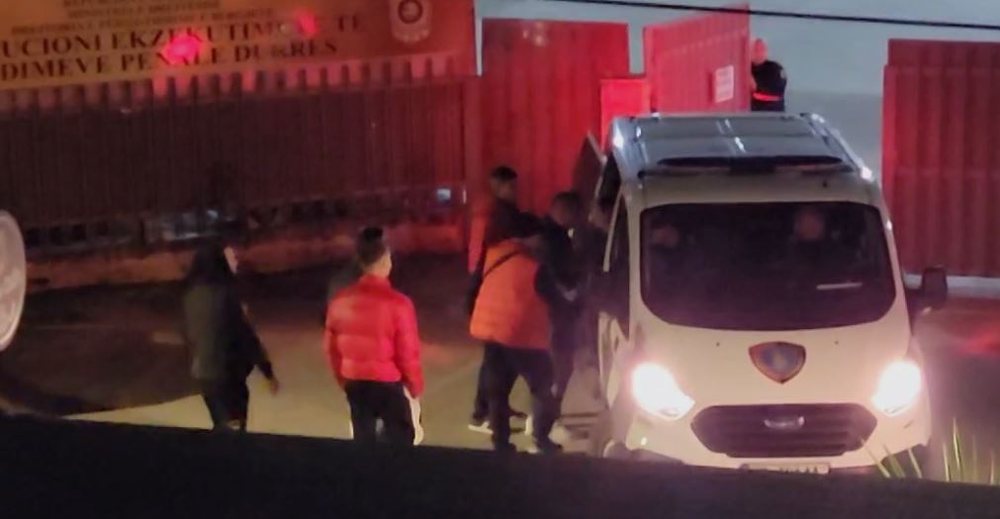 PAMJET/ Vangjush Dako l&euml; qelin&euml; dhe nis arrestin sht&euml;piak