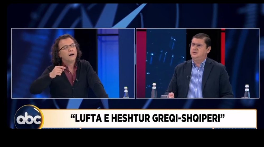 Plas n&euml; studio/ Laert Vasili, uj&euml; fytyr&euml;s sekretarit t&euml;
