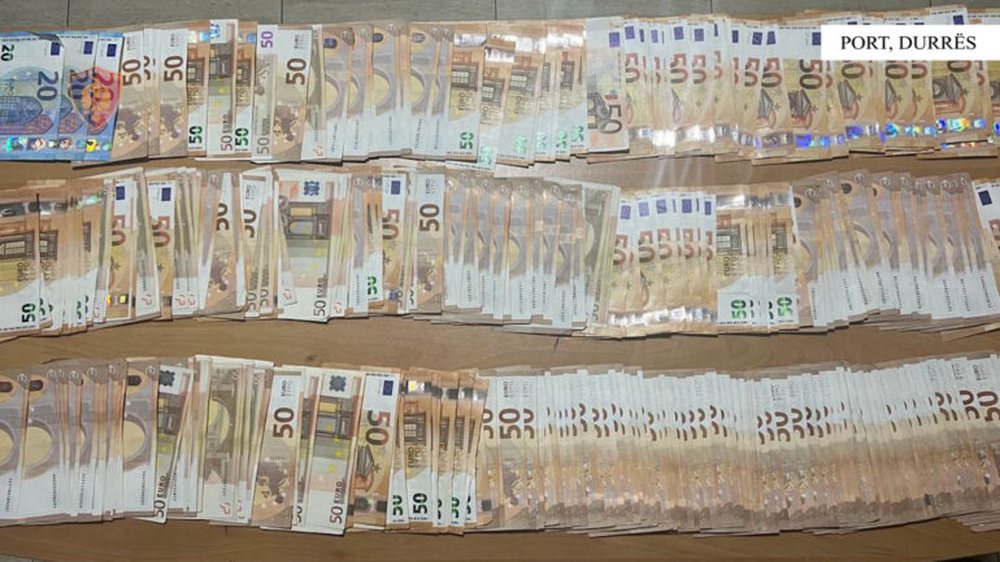Sekuestrohen mij&euml;ra euro e paund t&euml; padeklaruara n&euml; kufi, vihen