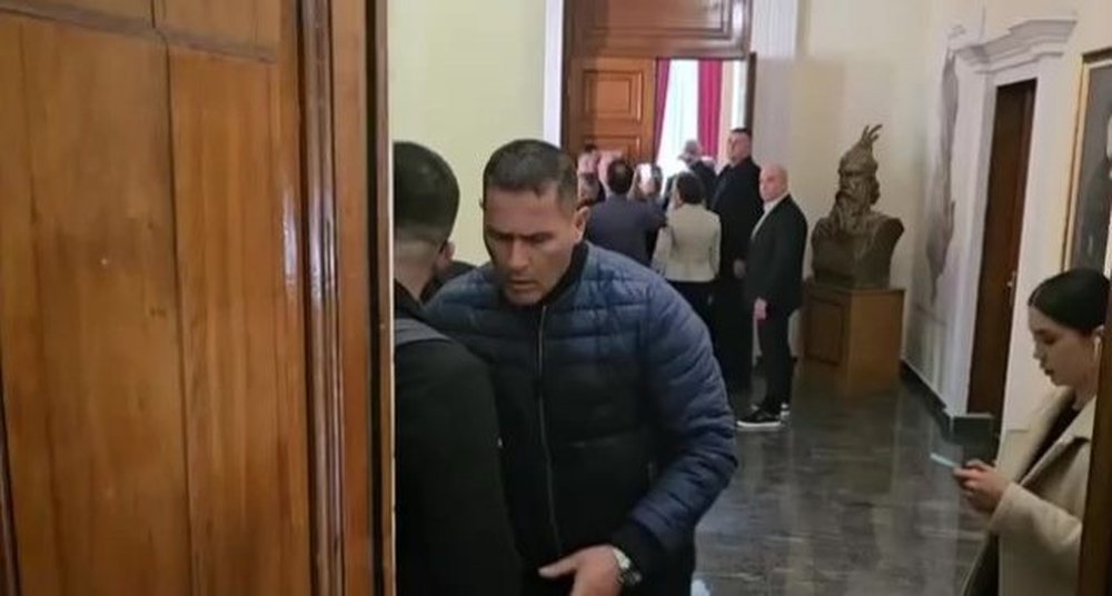 Del VIDEO/ Efektivi i Gard&euml;s s&euml; Republik&euml;s dhunon gazetar&euml;t