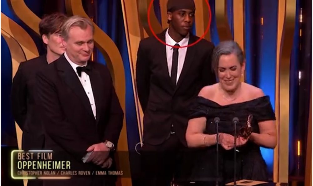 BAFTA n&euml; alarm/ Nj&euml; shakaxhi u ngjit n&euml; sken&euml; kur mori