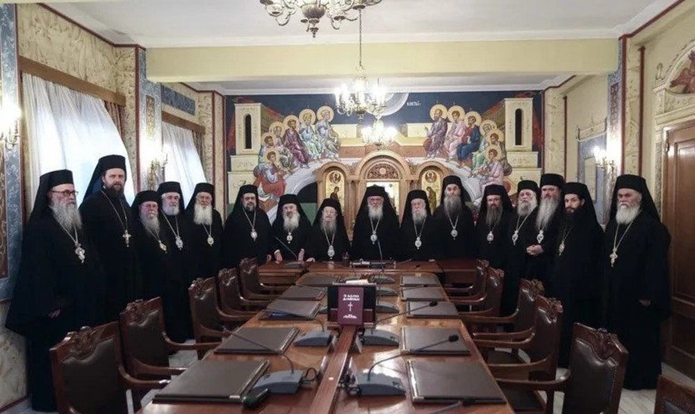 Sinodi i Shenjt&euml; n&euml; Greqi let&euml;r deputet&euml;ve: Mos votoni