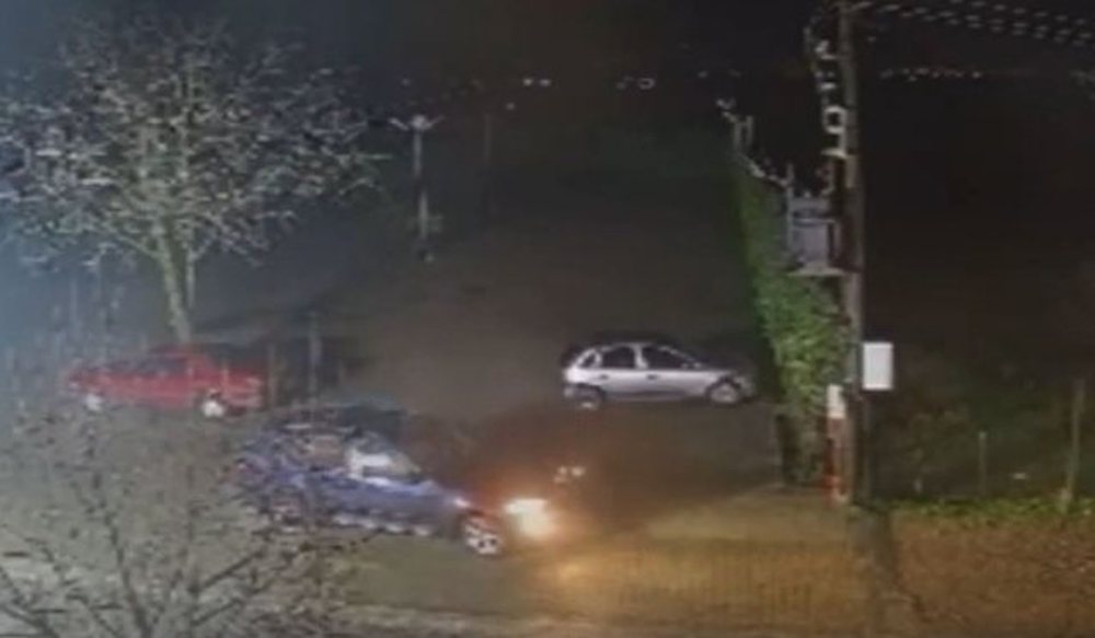 Del VIDEO/ Atentati me bresh&euml;ri plumbash ndaj dy t&euml; rinjve n&euml;