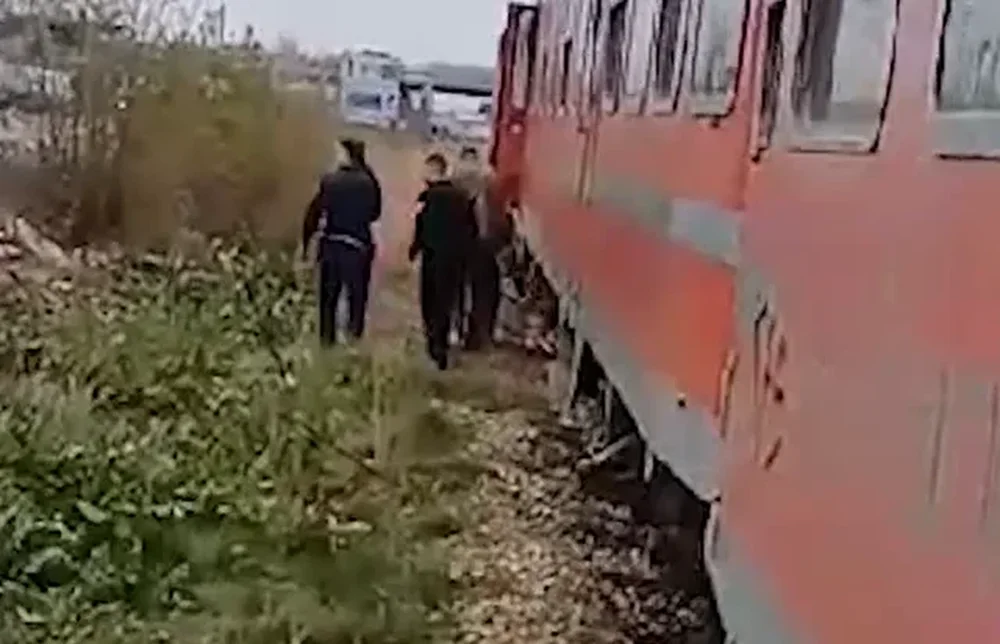 Aksident i r&euml;nd&euml; n&euml; Prishtin&euml;, treni p&euml;rplas