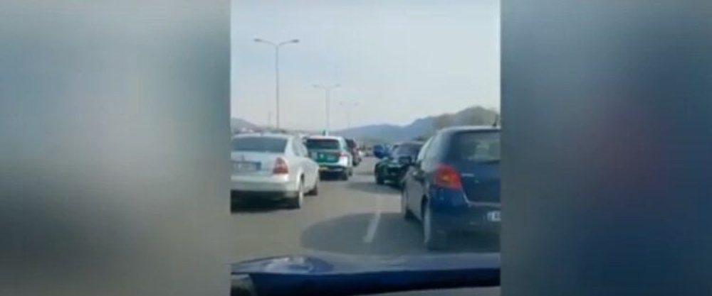Aksident n&euml; autostrad&euml;n Tiran&euml;-Elbasan, makina p&euml;rmbyset