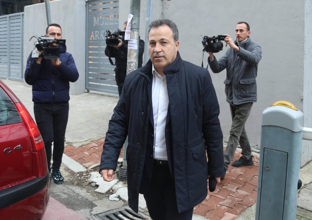 Ministri i Mbrojtjes, Niko Peleshi rreth 2 or&euml; e gjysm&euml; n&euml; SPAK