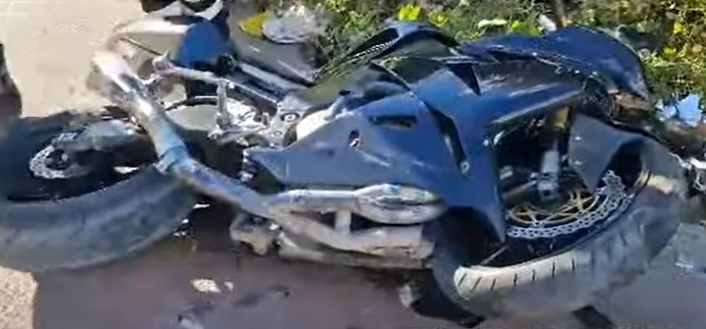 Motori i tij u p&euml;rplas nga makina dhe p&euml;rfundoi te barrierat e