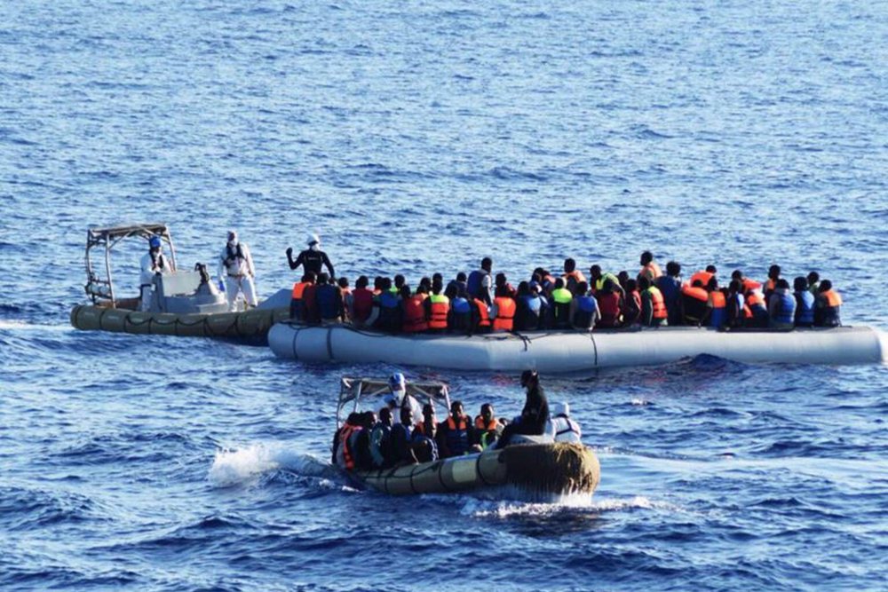 Anija me emigrant&euml; fundoset n&euml; brigjet e Turqis&euml;/ 8 t&euml;