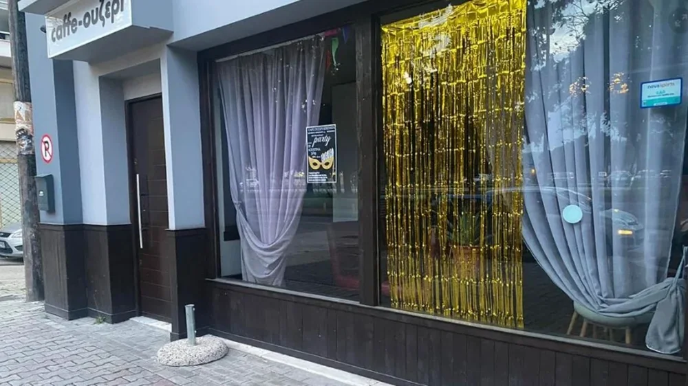 Selanik/ Nj&euml; klient godet me thik&euml; kuzhinierin shqiptar