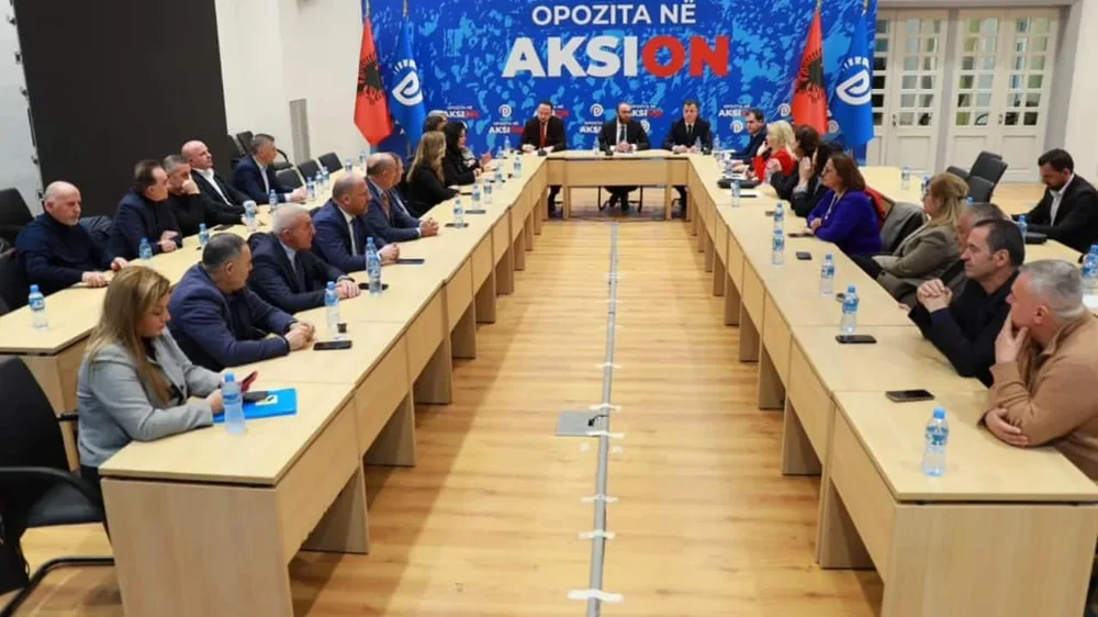 Dy deputet&euml; sherr n&euml; selin&euml; e PD-s&euml;, Flamur Noka futet