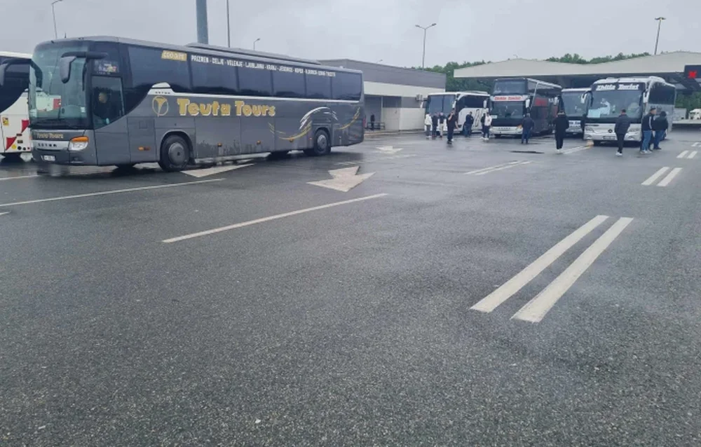 Hakmarrja p&euml;r votimin e KiE/ Qindra qytetar&euml; t&euml; Kosov&euml;s