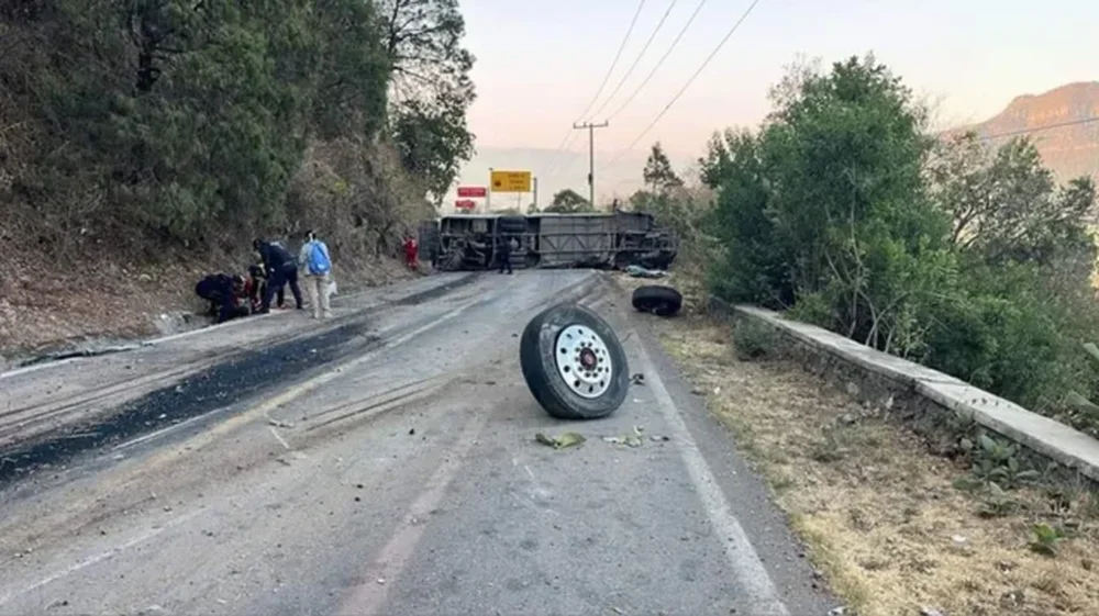 P&euml;rmbyset makina n&euml; mes t&euml; rrug&euml;s n&euml; Meksik&euml;,