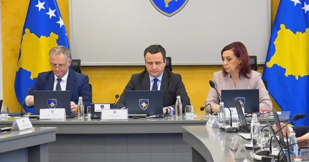 Mbyllja e bankave serbe n&euml; veri, Albin Kurti i p&euml;rgjigjet SHBA: