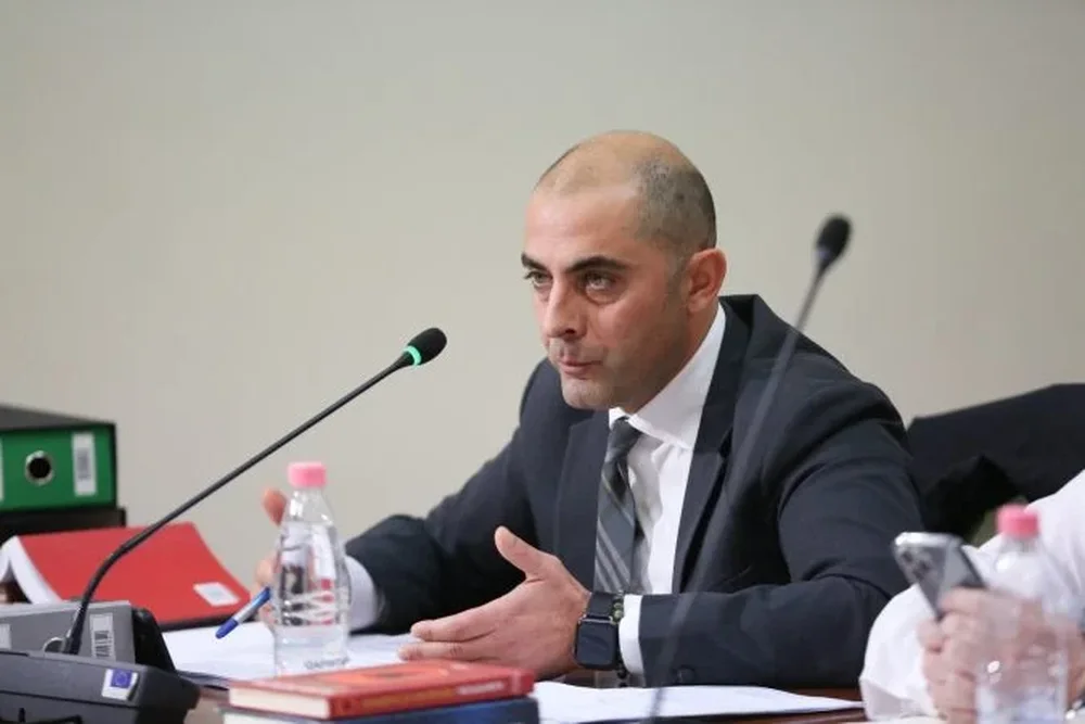 Identifikohet nj&euml; nga personat q&euml; dhunoi avokatin e Berish&euml;s