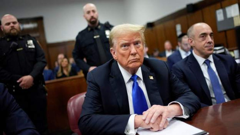 Historike/ Gjykata shpall fajtor Donald Trump p&euml;r 34 akuza