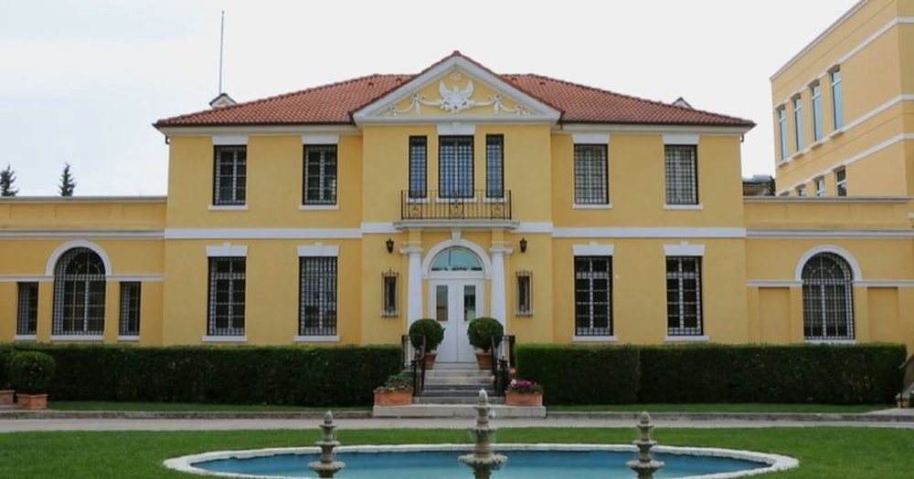 Mashtrimi i t&euml; riut, tentoi t&euml; merrte viz&euml; amerikane si staf i