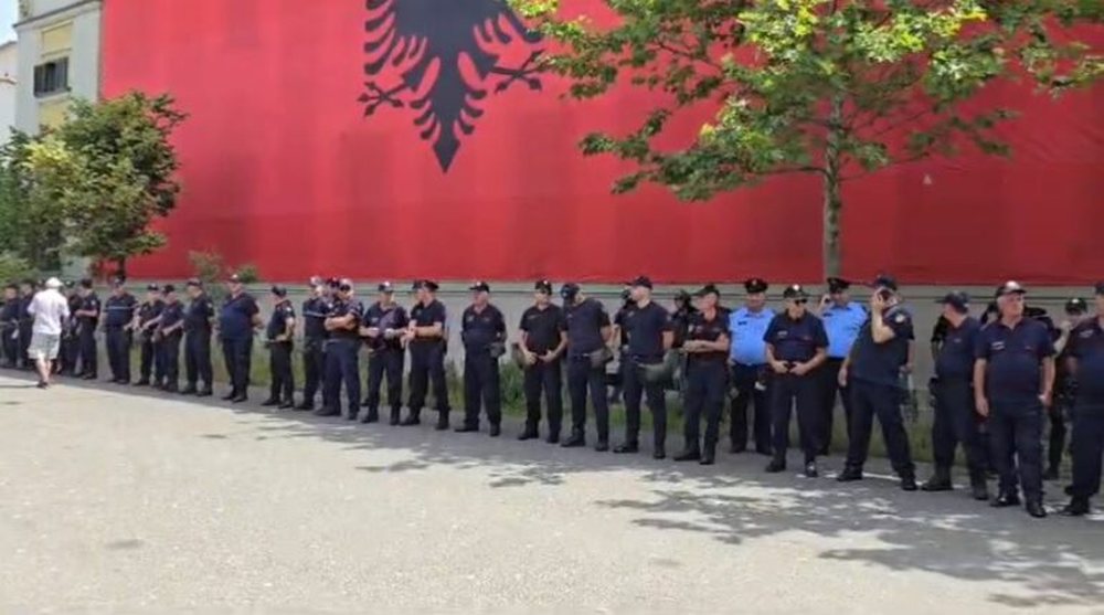 Policia ndryshon strategji p&euml;r protest&euml;n e opozit&euml;s, mungon