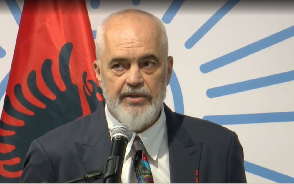 Rama sulmon Kurtin n&euml; Prishtin&euml;: Politika e jashtme e Kosov&euml;s