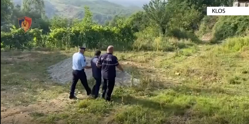 Parandalohet krimi n&euml; familje, sekuestrohet nj&euml; arm&euml; zjarri dhe