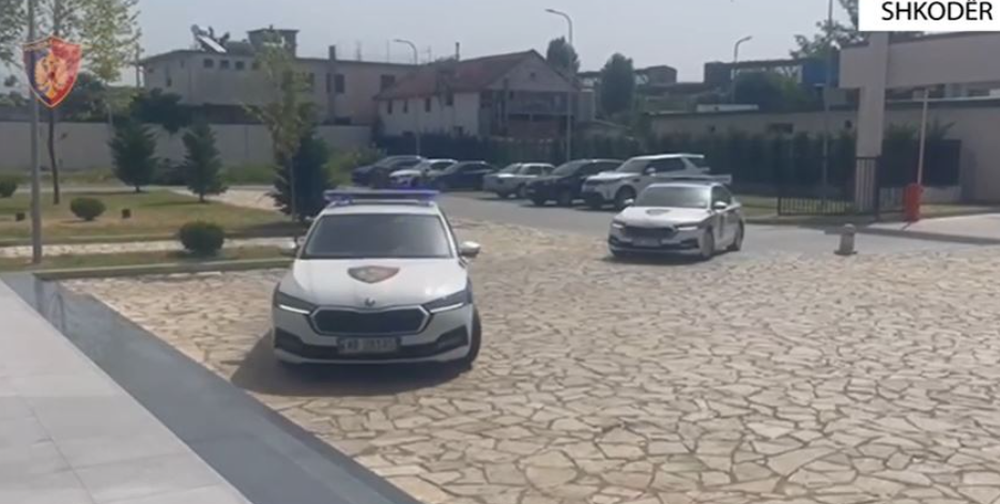 Shiste drog&euml; n&euml;p&euml;r plazhe, arrestohet i riu n&euml; Velipoj&euml;