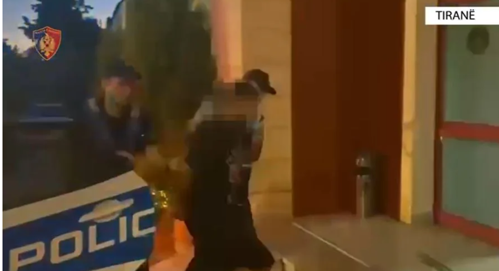 Vodhi kat&euml;r makina dhe dy &ccedil;anta, arrestohet i riu n&euml;