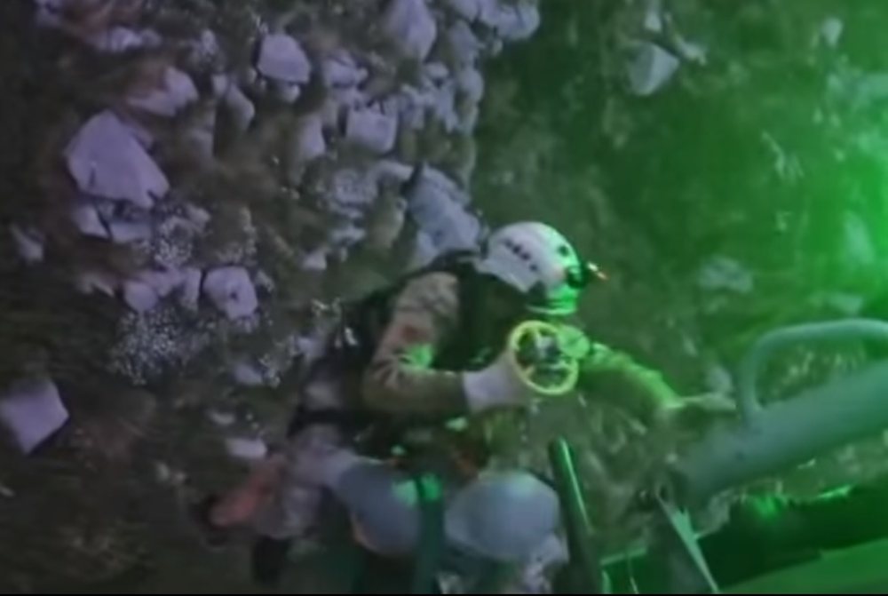 PAMJET/ Turist&euml;t bllokohen n&euml; Theth, i nxjerrin me helikopter