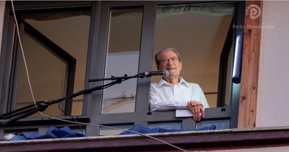 Berisha mban 1 minut&euml; heshtje p&euml;r Ismail Kadaren&euml;: Ngriti n&euml;