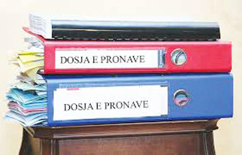 VOA/ Mungesa e &ccedil;ertifikatave t&euml; pron&euml;sis&euml;, penges&euml;