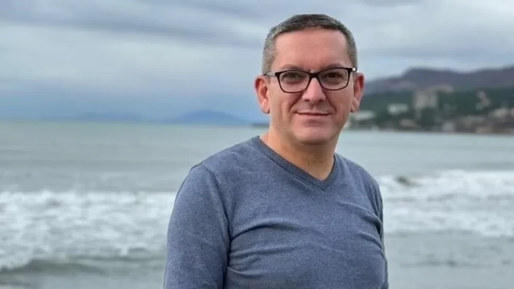 Me pushime n&euml; Sh&euml;ngjin, nd&euml;rron jet&euml; papritur gazetari i