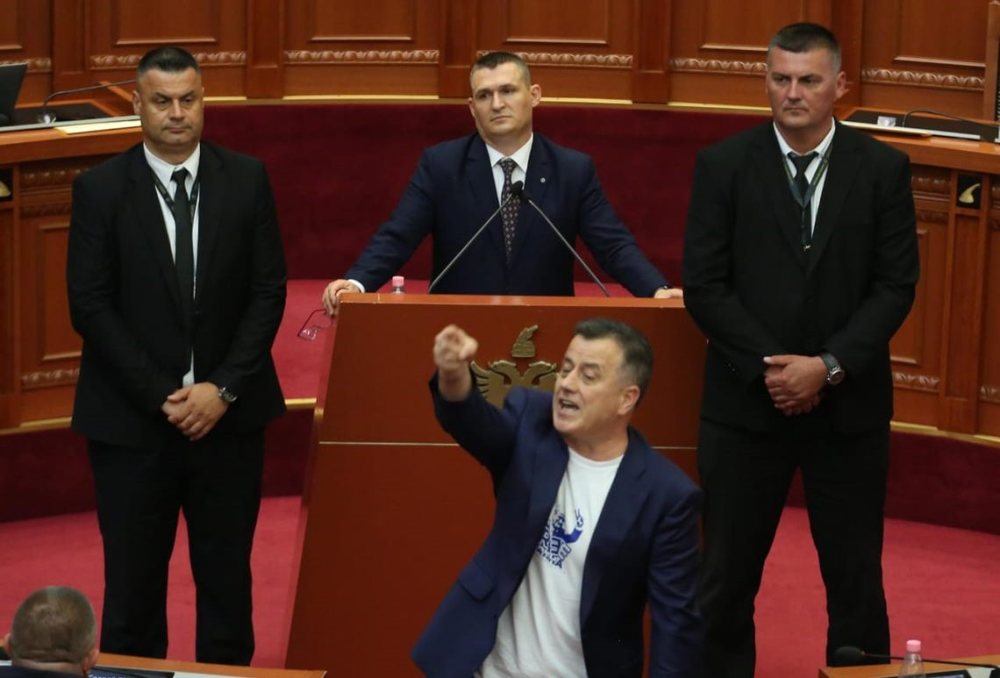 100 pyetje p&euml;r Altin Dumanin n&euml; Kuvend