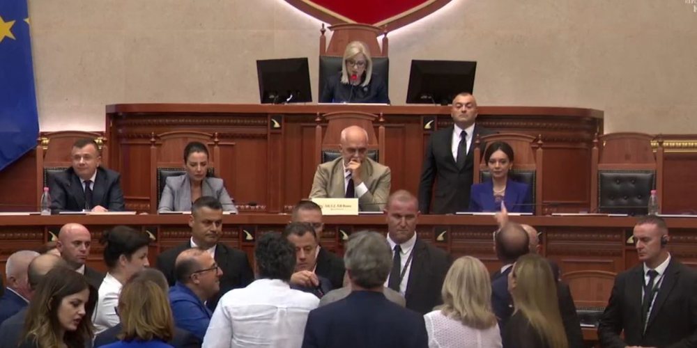 Miratohen ndryshimet/ Sa vota mor&euml;n ministrat e rinj