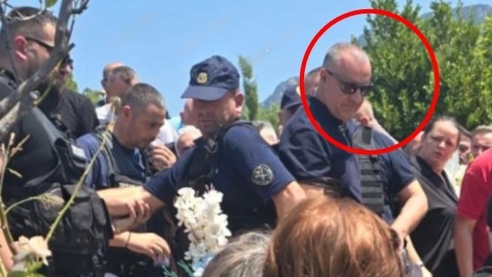 Dritan Dajti del me leje nga burgu, merr pjes&euml; n&euml; ceremonin&euml;