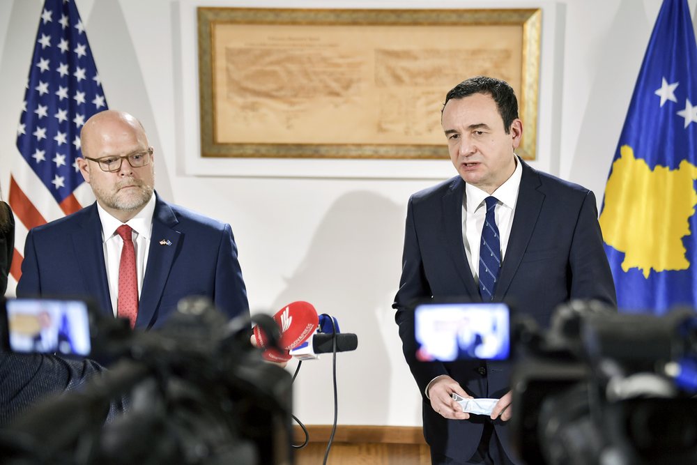 Ambasadori i SHBA: Mb&euml;shtesim Kosov&euml;n, por t&euml; shqet&euml;suar