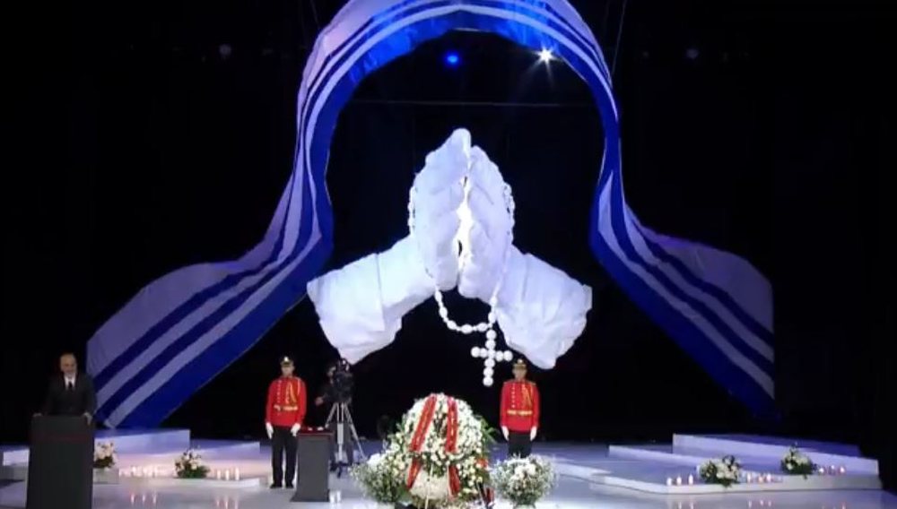 Skandali n&euml; ceremonin&euml; p&euml;r Kadaren&euml;/ Rama akuz&euml; ndaj