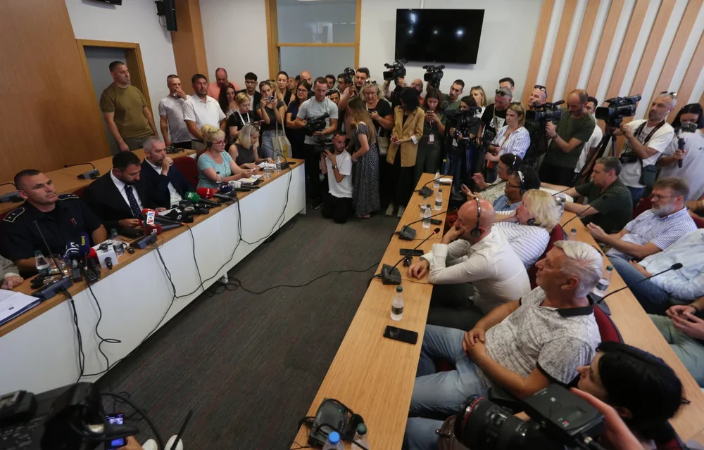 Pak serb&euml; n&euml; debatin p&euml;r hapjen e ur&euml;s mbi Ib&euml;r