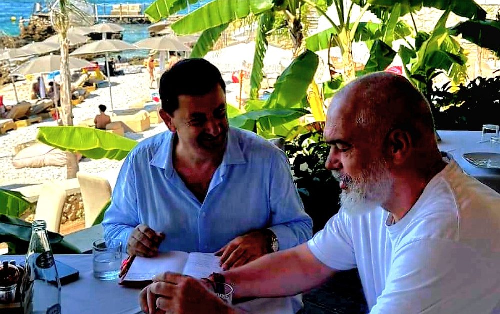 Dy Vangjel&euml; (i LSI dhe i Ram&euml;s), si nj&euml; simbol i votimeve