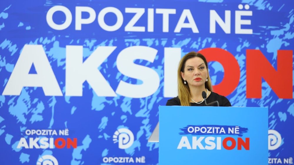 Denoncimi/ F&euml;mij&euml;ve t&euml; s&euml;mur&euml; iu dhan&euml;