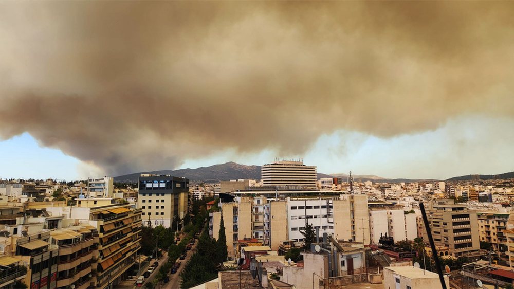 PAMJET/ Situat&euml; apokaliptike n&euml; Athin&euml;, zjarret rrethojn&euml;