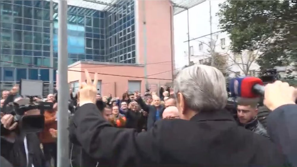 VOA: &Ccedil;far&euml; pritet nga thirrja e Sali Berish&euml;s nes&euml;r