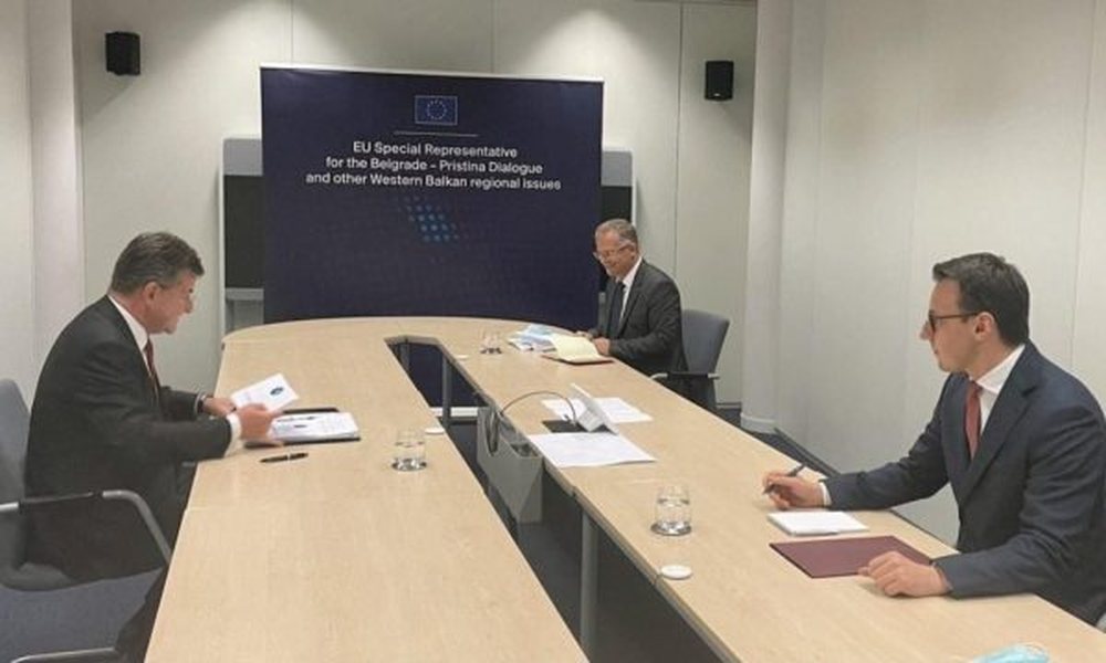 Kosova dhe Serbia pajtohen mbi zbatimin e deklarat&euml;s p&euml;r t&euml;