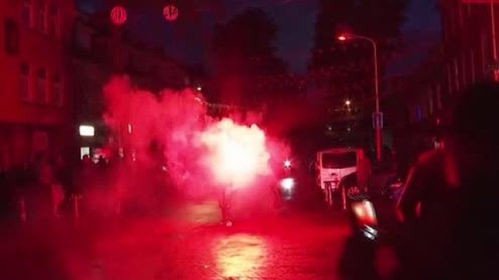 Tifoz&euml;t e Elfsborg l&euml;n&euml; Rom&euml;n pa gjum&euml;: shp&euml;rthyen