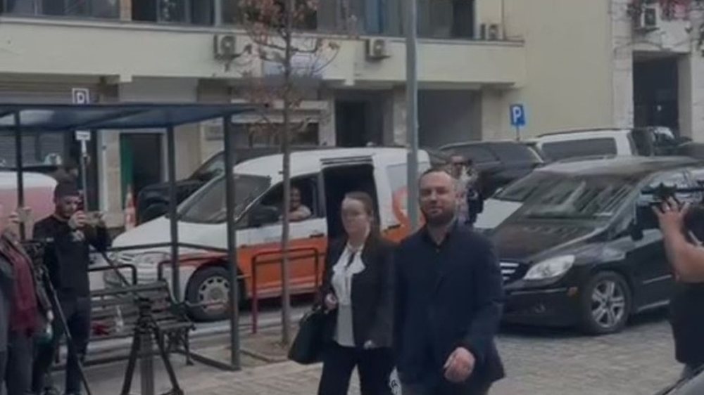 Dyshohet se ka shp&euml;rdoruar detyr&euml;n, &Ccedil;yrbja paraqitet n&euml;