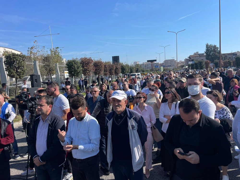 Protesta/ Mu&ccedil;ollari: Ku do groposen mbetjet toksike?