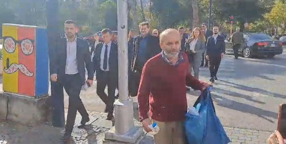 Belerit i b&euml;jn&euml; prit&euml; me vez&euml; dhe kos jasht&euml; Kuvendit