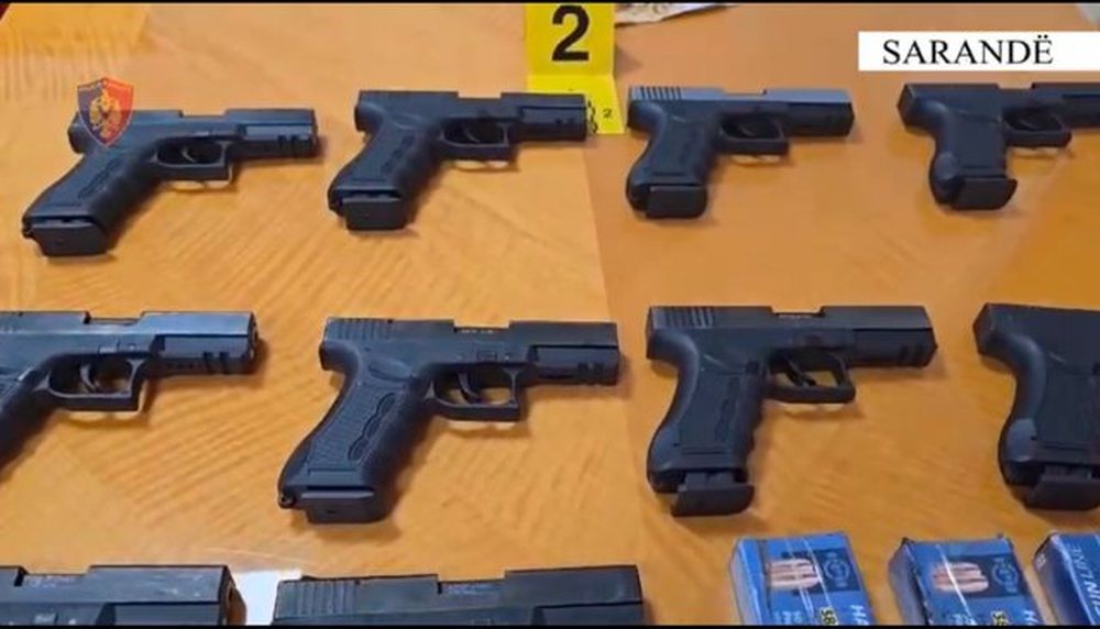 10 pistoleta drejt Sarand&euml;s, shpallet n&euml; k&euml;rkim an&euml;tari