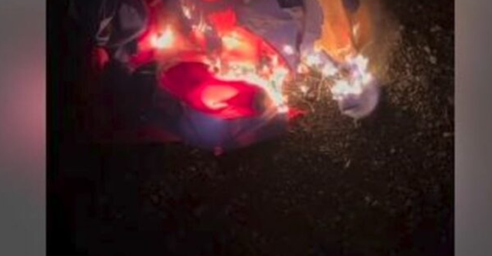 Serb&euml; t&euml; prapambetur, djegin flamurin e Shqip&euml;ris&euml; e