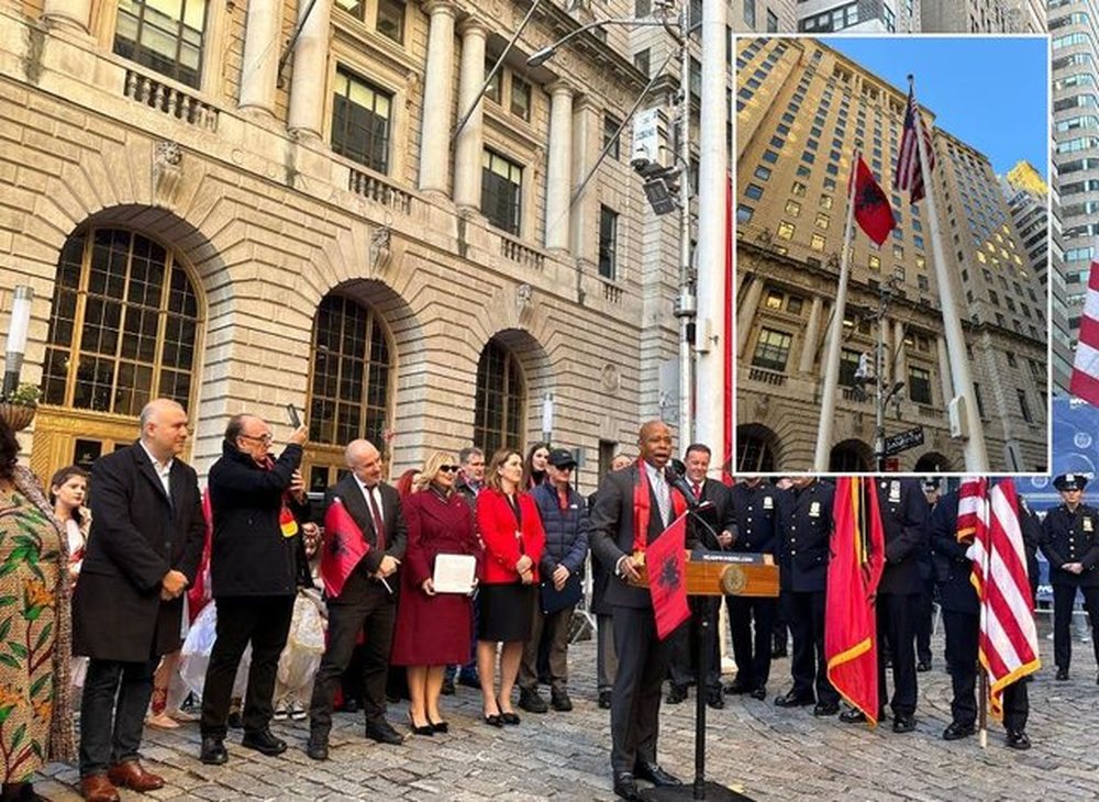 PAMJE/ Flamuri shqiptar ngrihet n&euml; New York n&euml; 112-vjetorin e