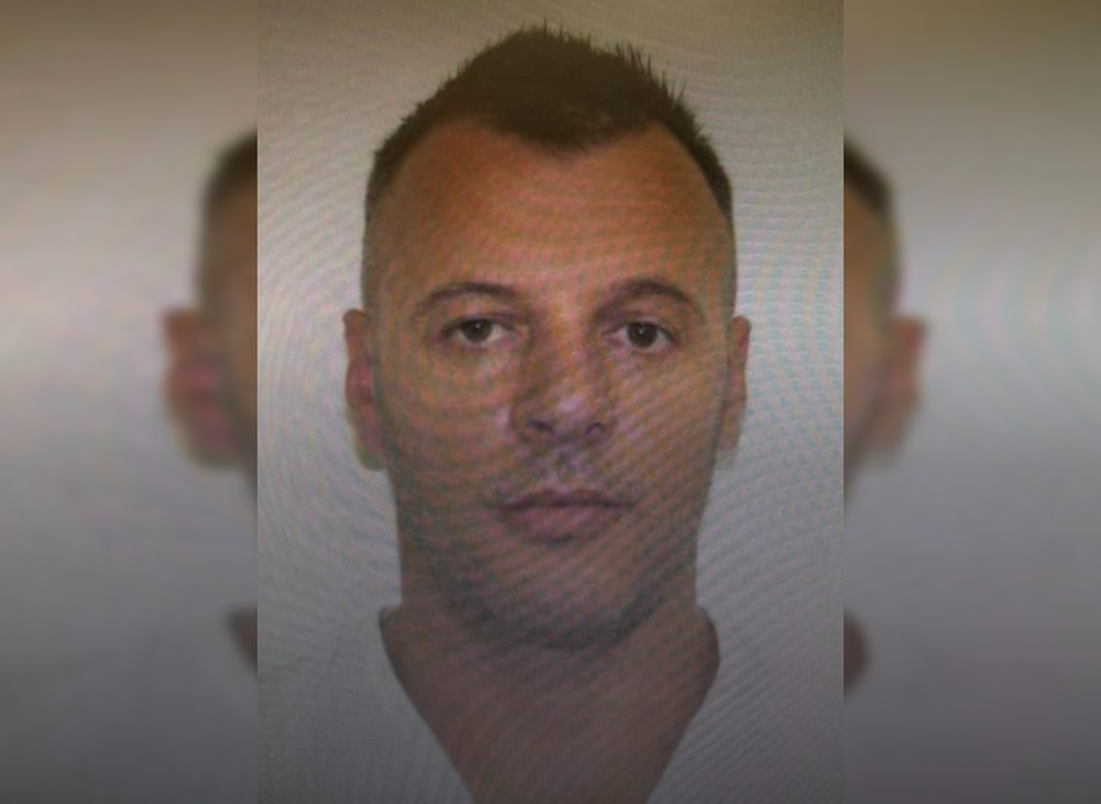 Vet&euml;dor&euml;zohen n&euml; polici v&euml;llez&euml;rit Farruku, pritet